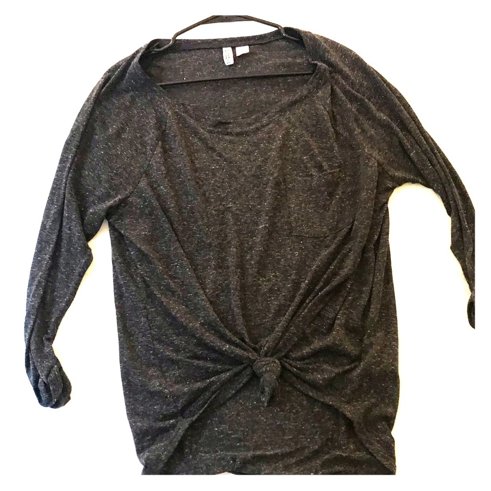 H&M gray baseball tee. 3/4 sleeves. Knotted front